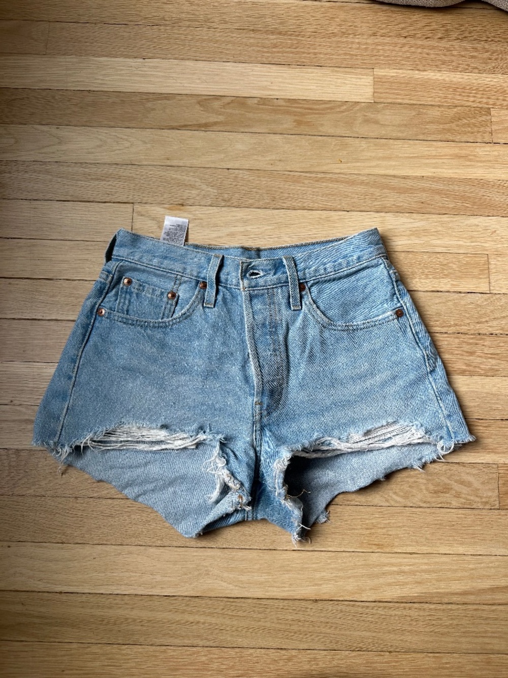 Blue Levi’s denim shorts